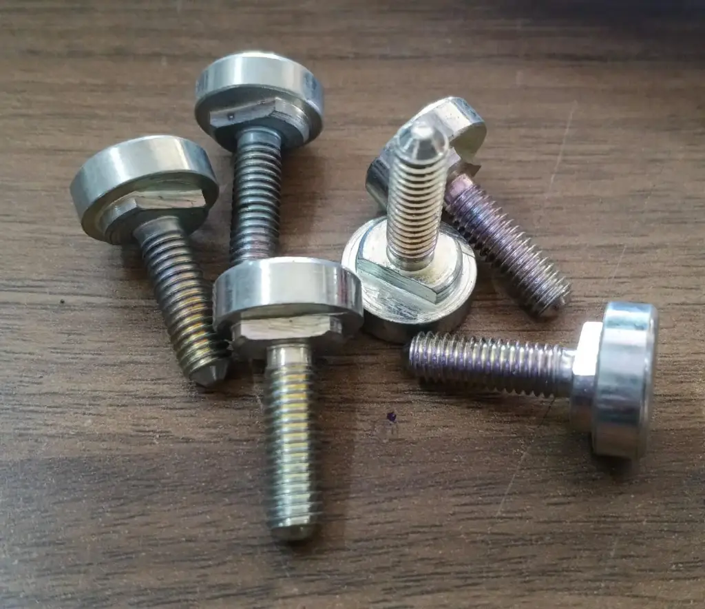 RETAINER SCREW',