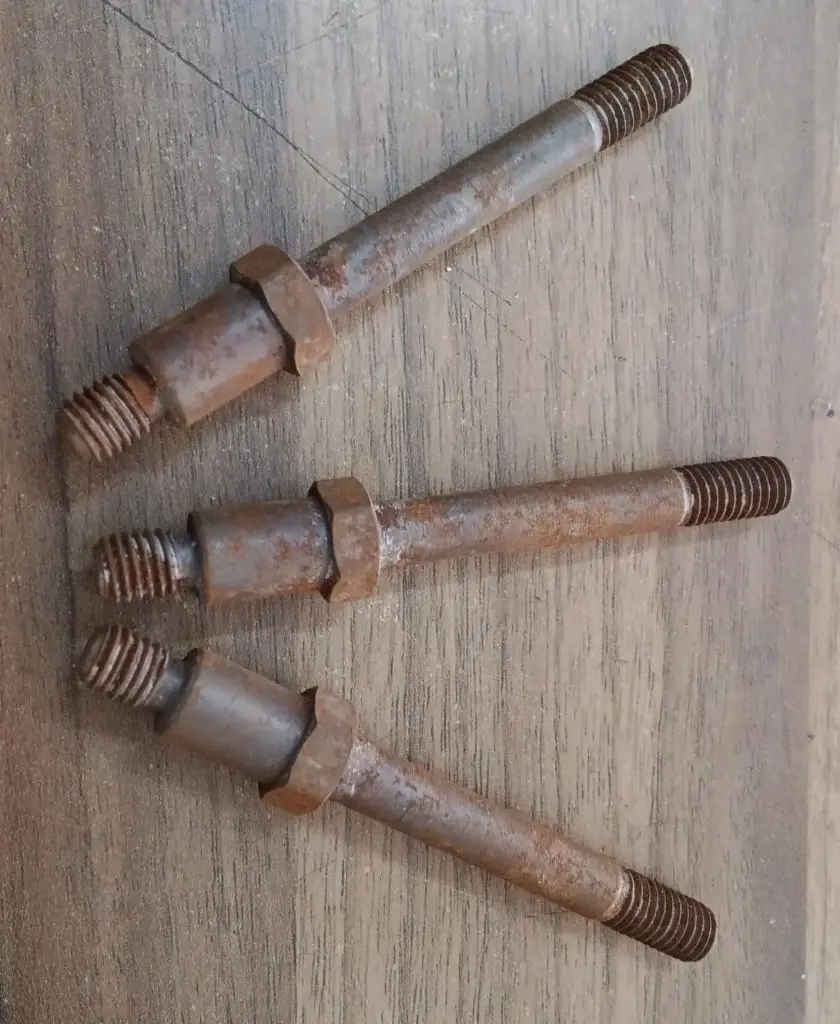 ROCKER ARM SUPPORT STUD .