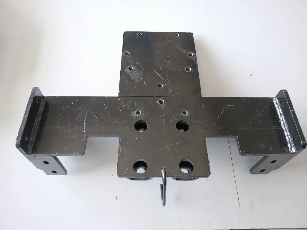 BRACKET FENDER MOUNTING (492)