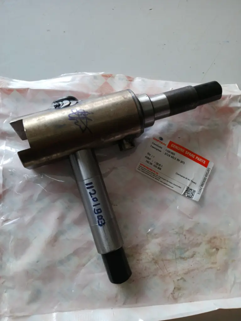 STUB AXLE RH (NT)