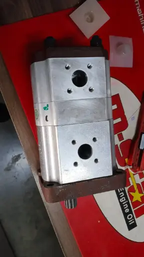 [800402018B] HYDRAULIC PUMP ASSY. (3052-3028)