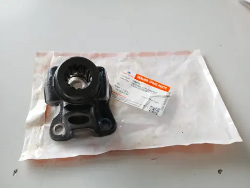 [11404894] UNIVERSAL JOINT ASSEMBLY (CROSS HOLDER WITH YOKE)